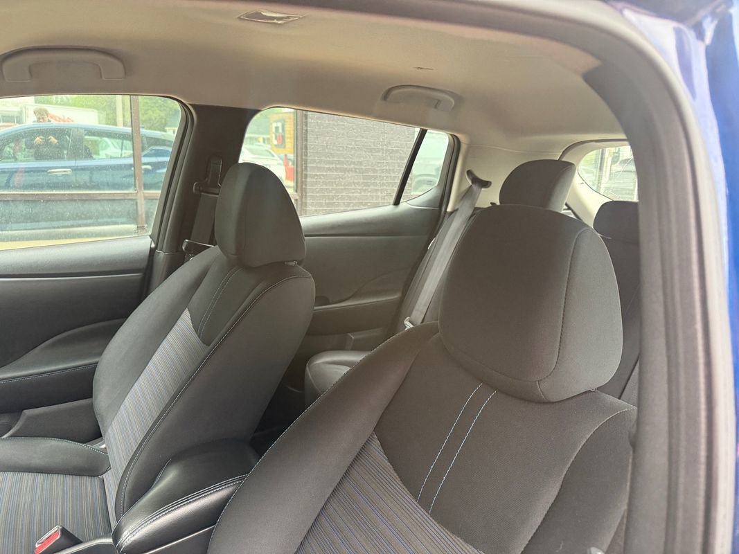 Used 2020 Nissan Leaf SV w/ SV Technology Package FWD image 28