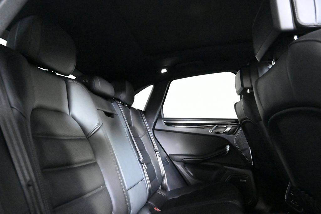 Certified 2023 Porsche Macan AWD/4WD image 19