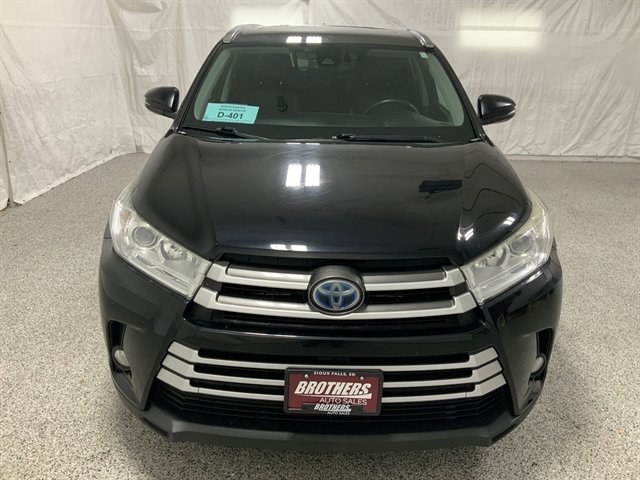 Used 2017 Toyota Highlander XLE AWD/4WD image 3