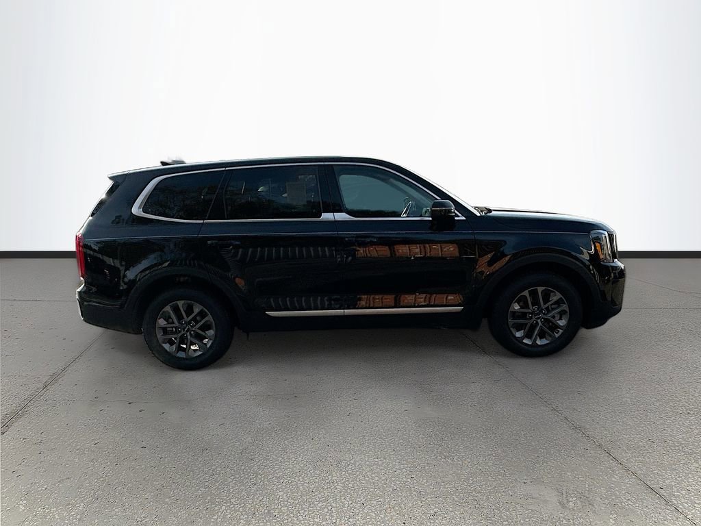 Certified 2025 Kia Telluride LX image 8