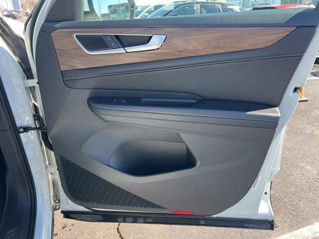 Used 2024 Volkswagen Atlas SE image 33