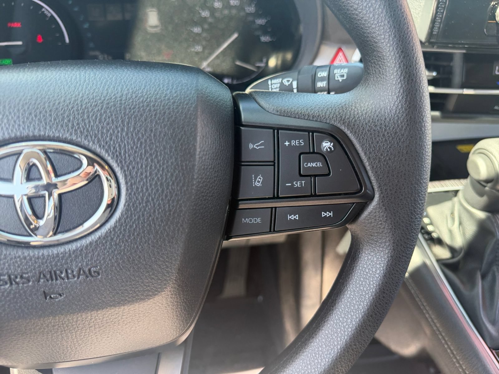 Used 2025 Toyota Sienna LE w/ LE Plus Package FWD image 20