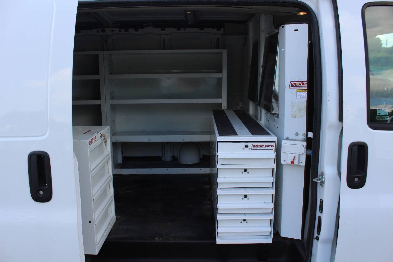 Used 2015 Chevrolet Express 3500 RWD image 20