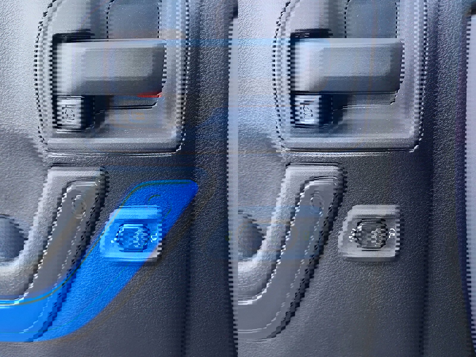 Used 2014 Jeep Wrangler Unlimited Sahara w/ Max Tow Package image 16