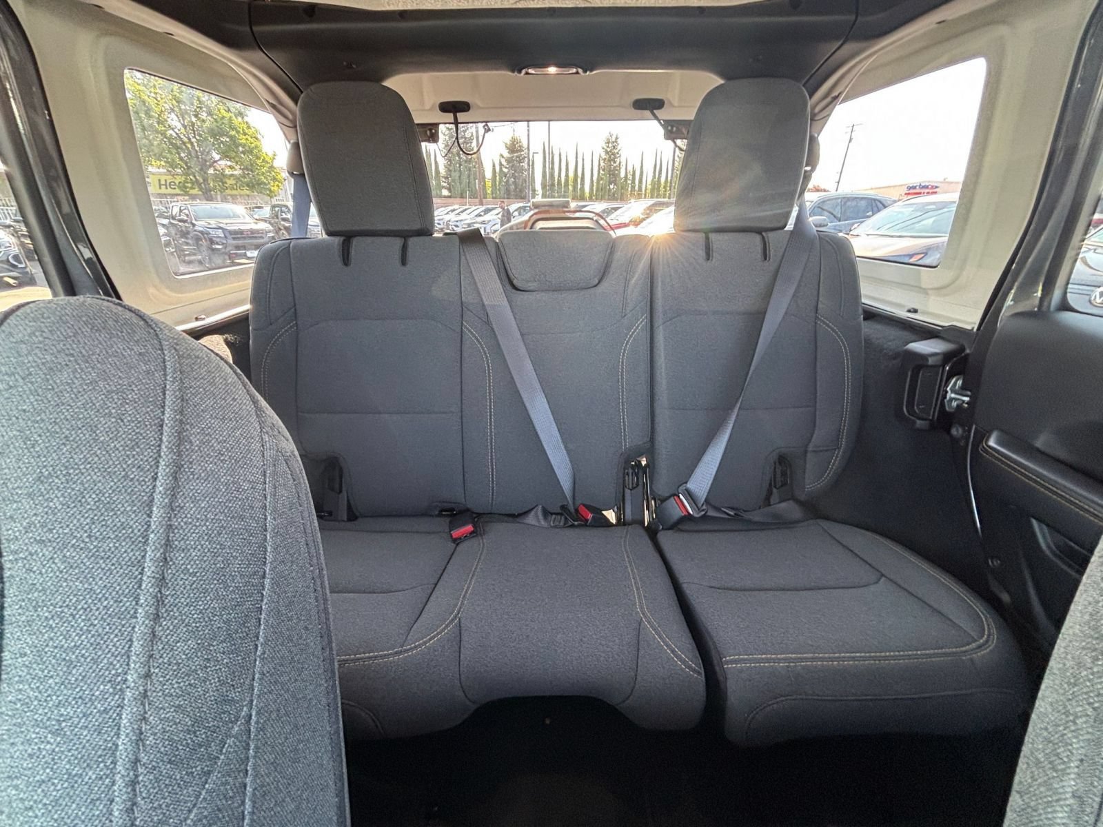 Used 2025 Jeep Wrangler Unlimited Sahara AWD/4WD image 38
