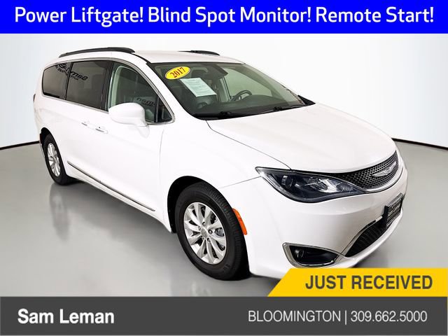 Used 2017 Chrysler Pacifica Touring-L FWD image 1