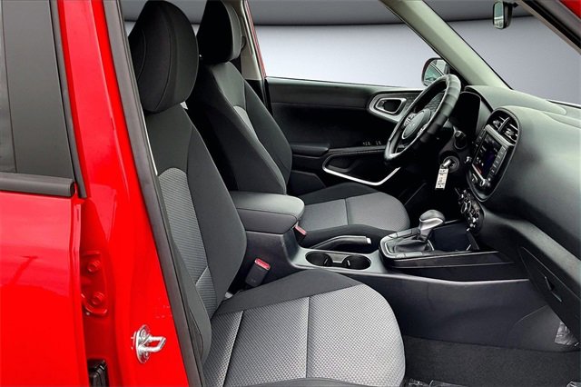 Used 2025 Kia Soul LX image 27