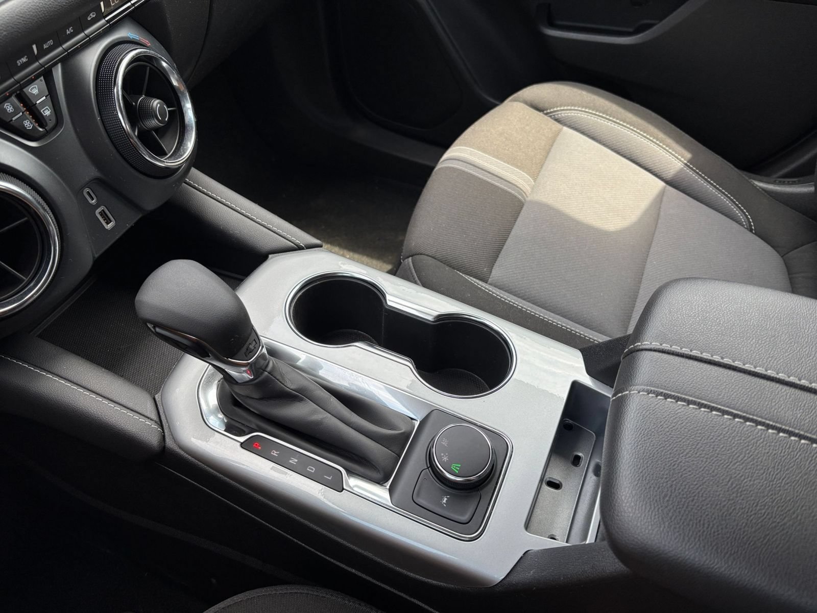 Used 2025 Chevrolet Blazer LT FWD image 42