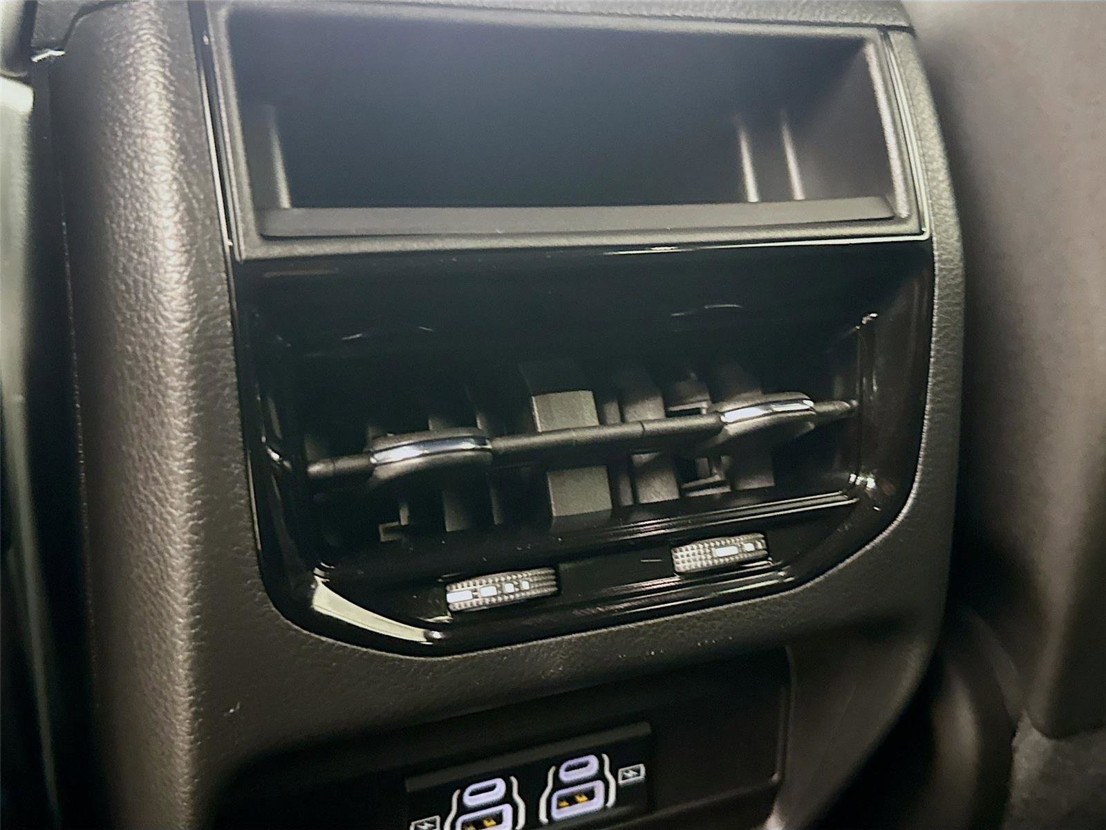 Used 2024 Jeep Grand Cherokee Laredo w/ Trailer Tow Package image 24