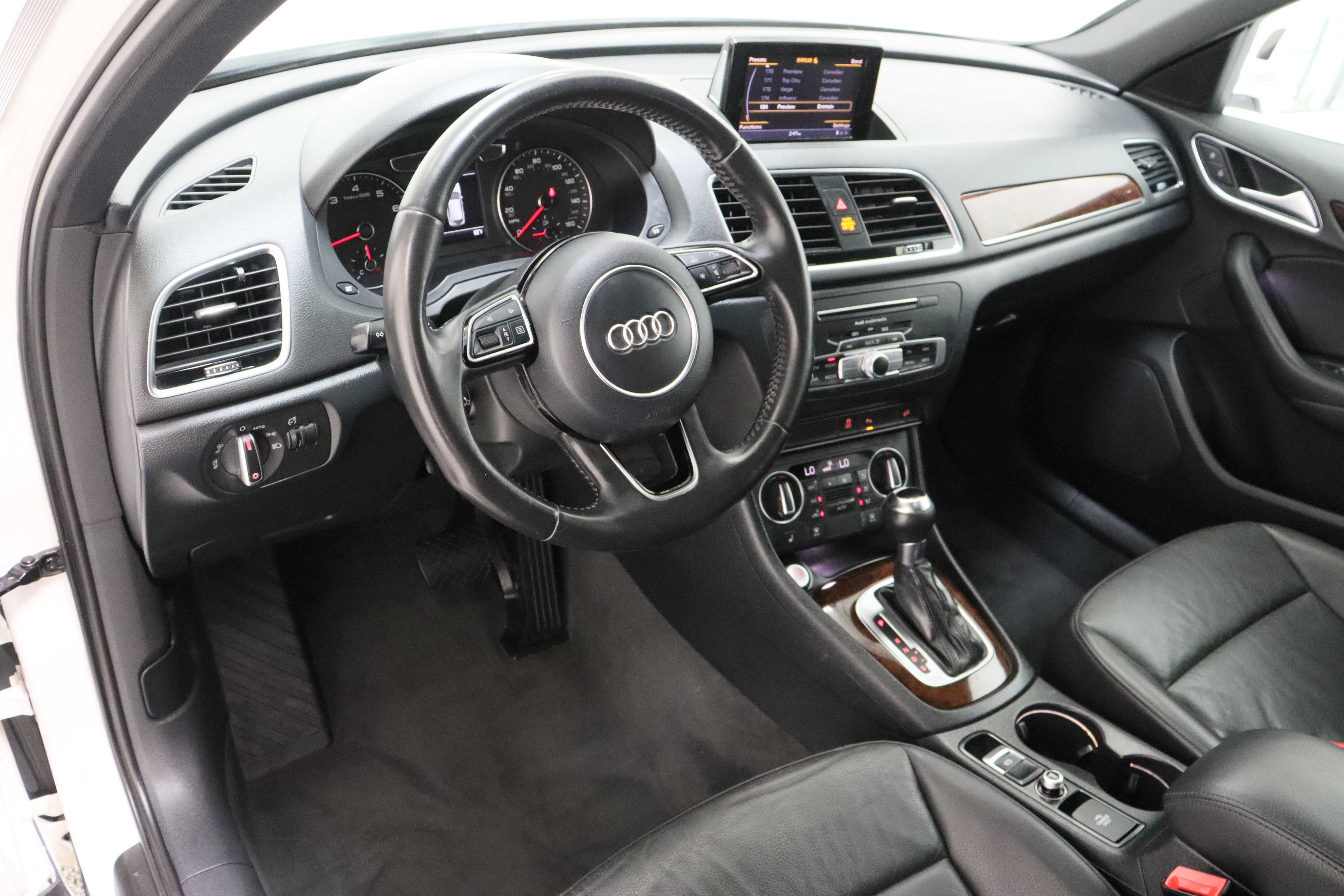 Used 2017 Audi Q3 2.0T Premium Plus w/ Premium Plus Package FWD image 13