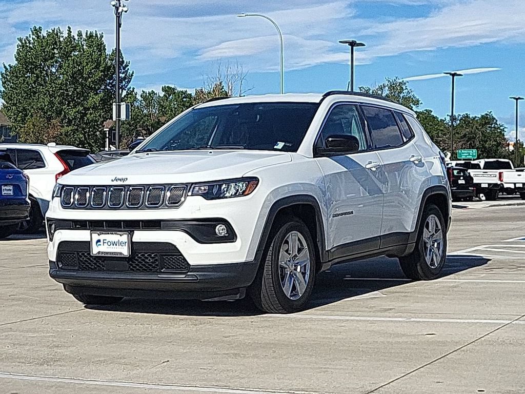 Used 2022 Jeep Compass Latitude FWD image 4