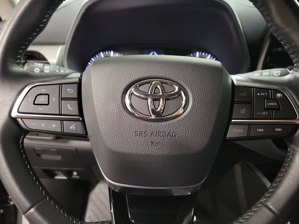 Used 2021 Toyota Highlander LE image 18
