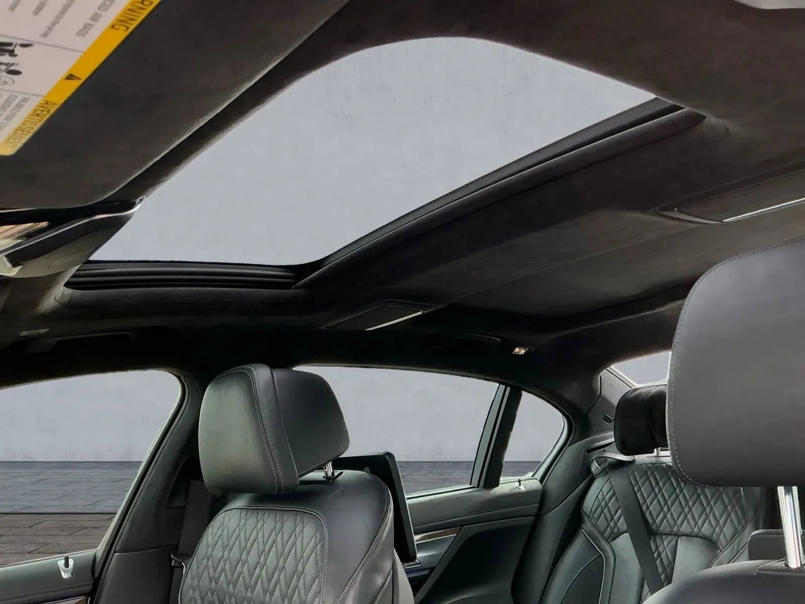 Used 2016 BMW 750i xDrive image 25