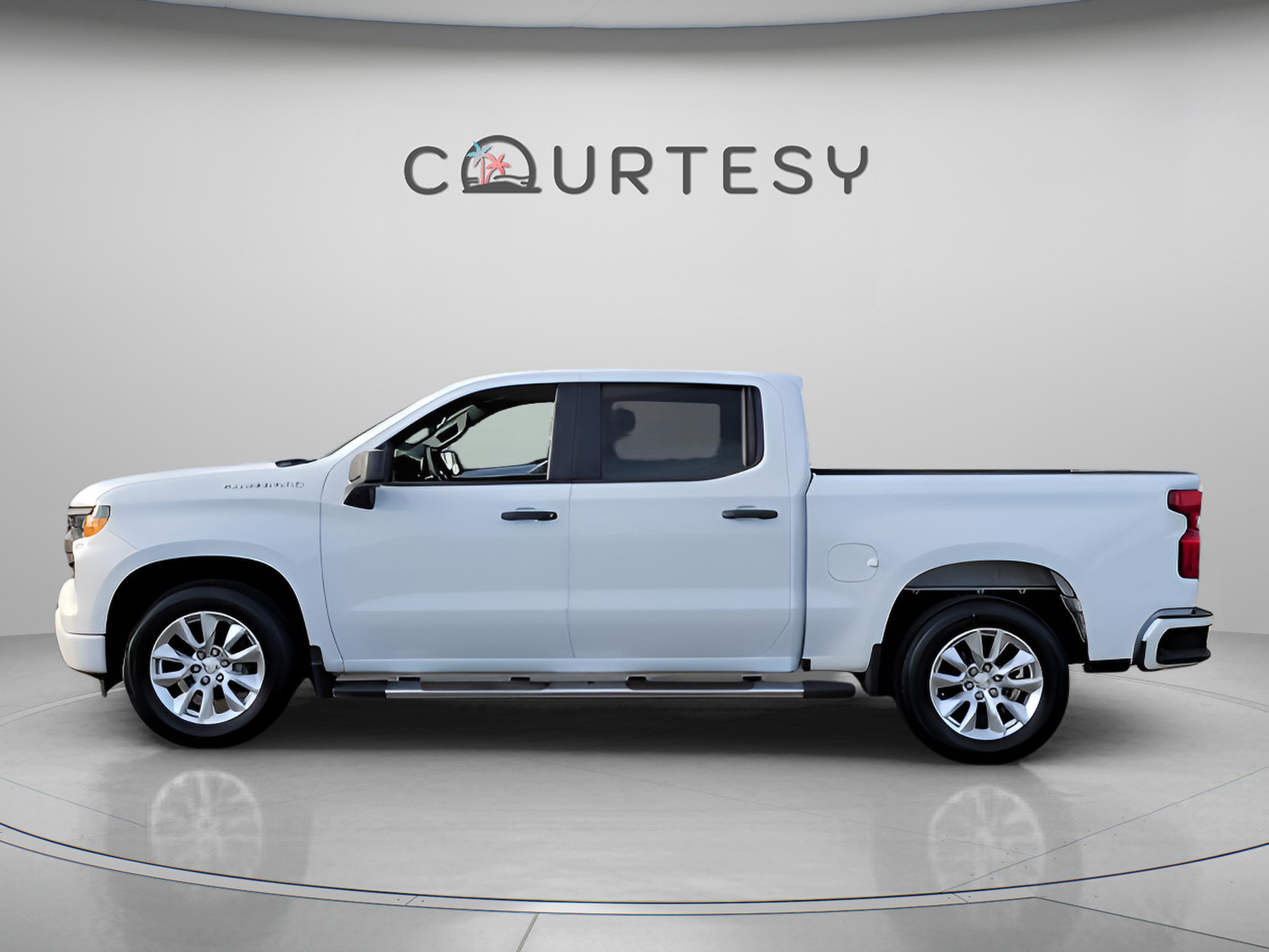 Used 2022 Chevrolet Silverado 1500 Custom image 2