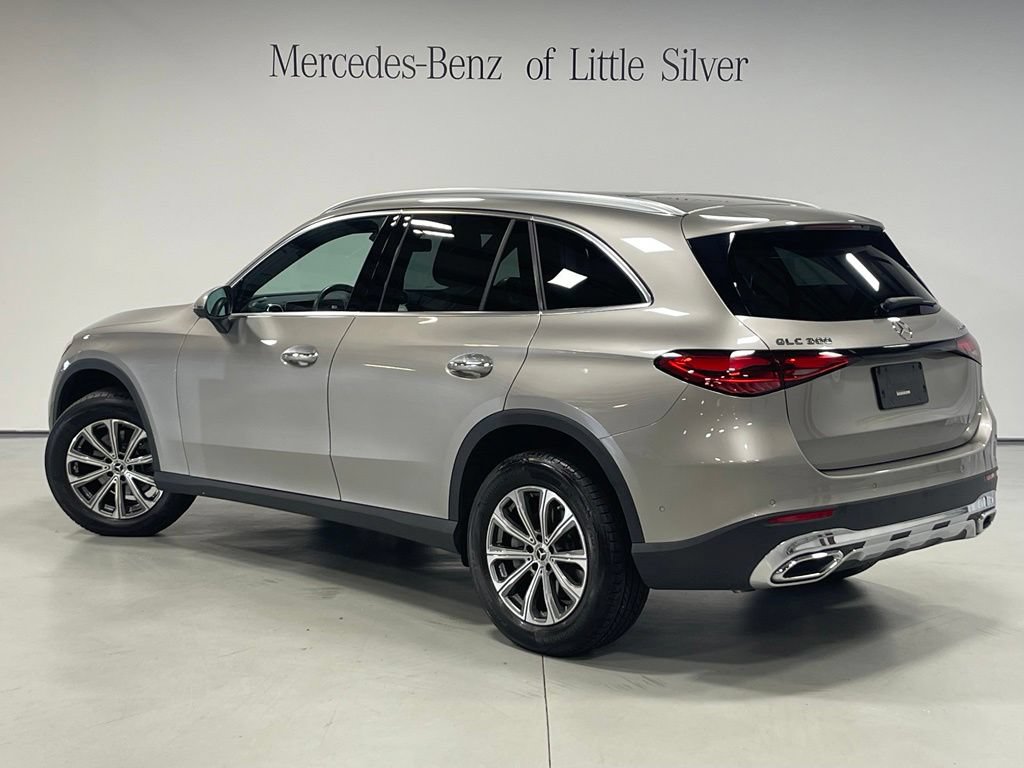 Used 2023 Mercedes-Benz GLC 300 4MATIC image 3