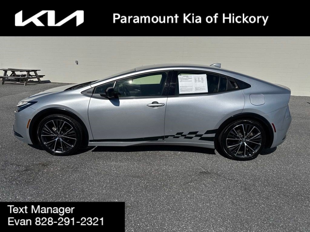 Used 2025 Toyota Prius XLE FWD image 4