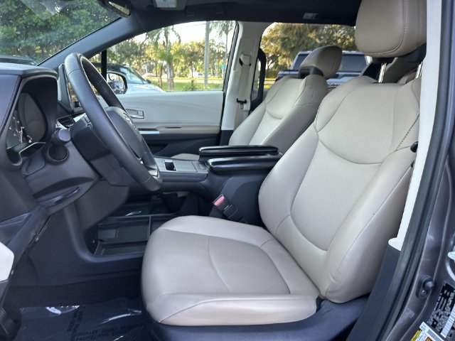 Used 2021 Toyota Sienna XLE FWD image 11