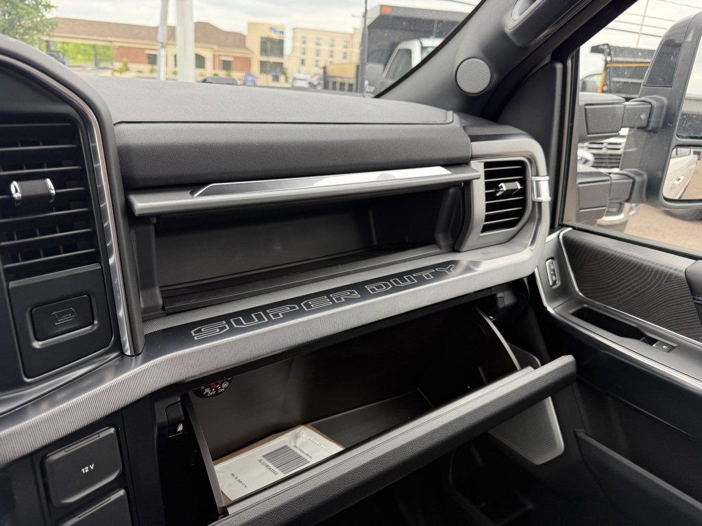 New 2025 Ford F350 Platinum w/ FX4 Off-Road Package image 31