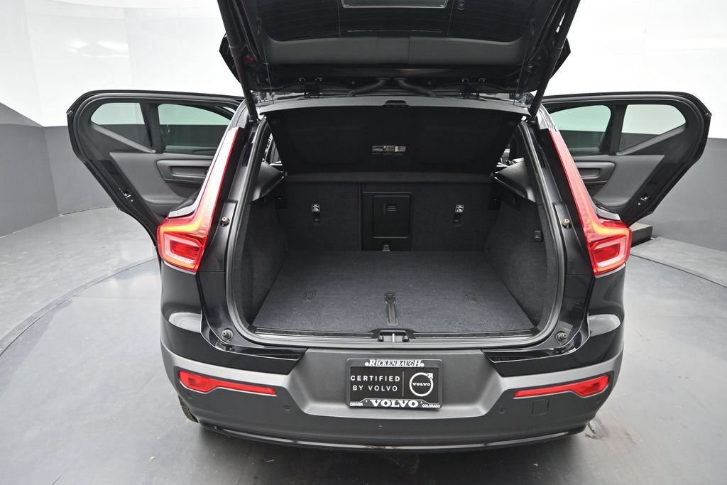 Used 2024 Volvo XC40 B5 Plus w/ Protection Package Premier AWD/4WD image 9