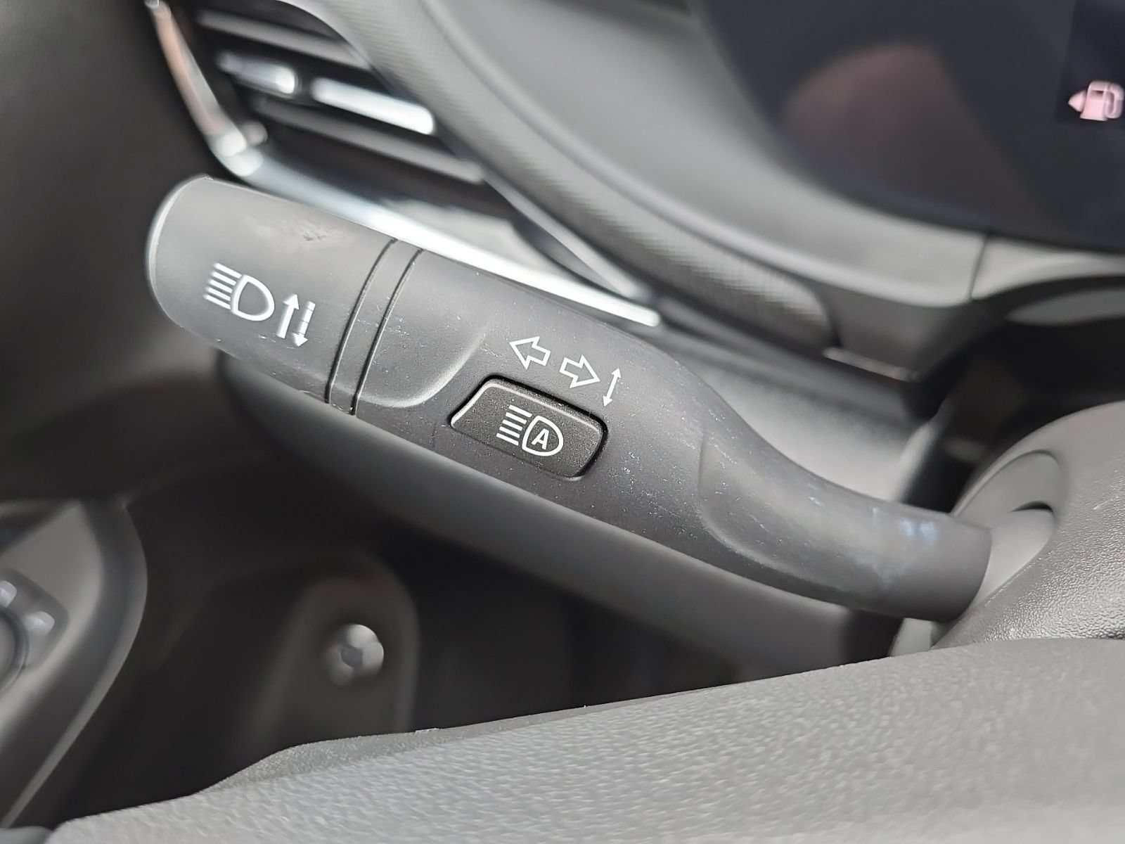 Used 2025 Buick Envista Sport Touring w/ Convenience I Package FWD image 23