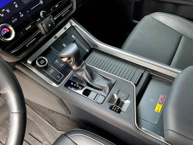 Used 2025 Lexus GX 550 w/ Cold Area Package AWD/4WD image 15