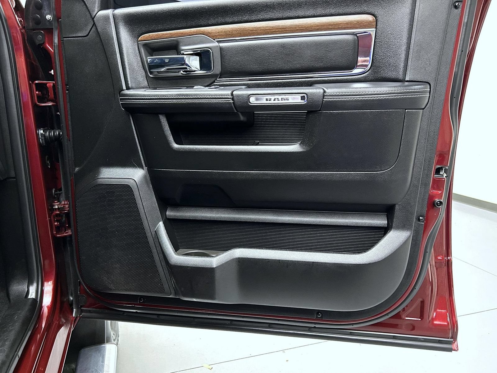 Used 2018 RAM 2500 Laramie AWD/4WD image 16