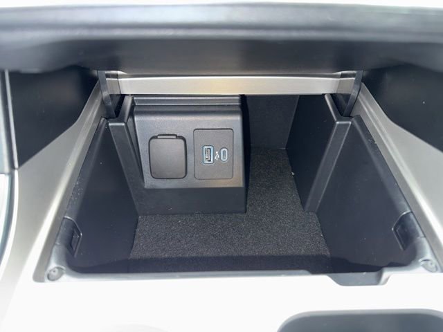 Used 2021 Ford Explorer XLT w/ Equipment Group 202A AWD/4WD image 27