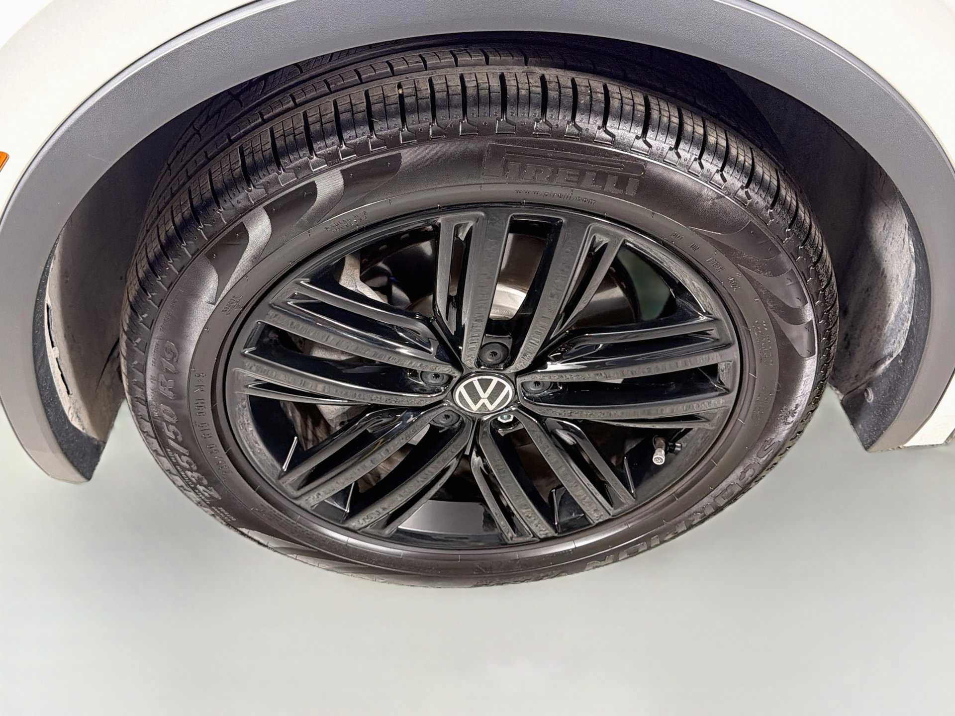 Certified 2022 Volkswagen Tiguan SE R-Line FWD image 27