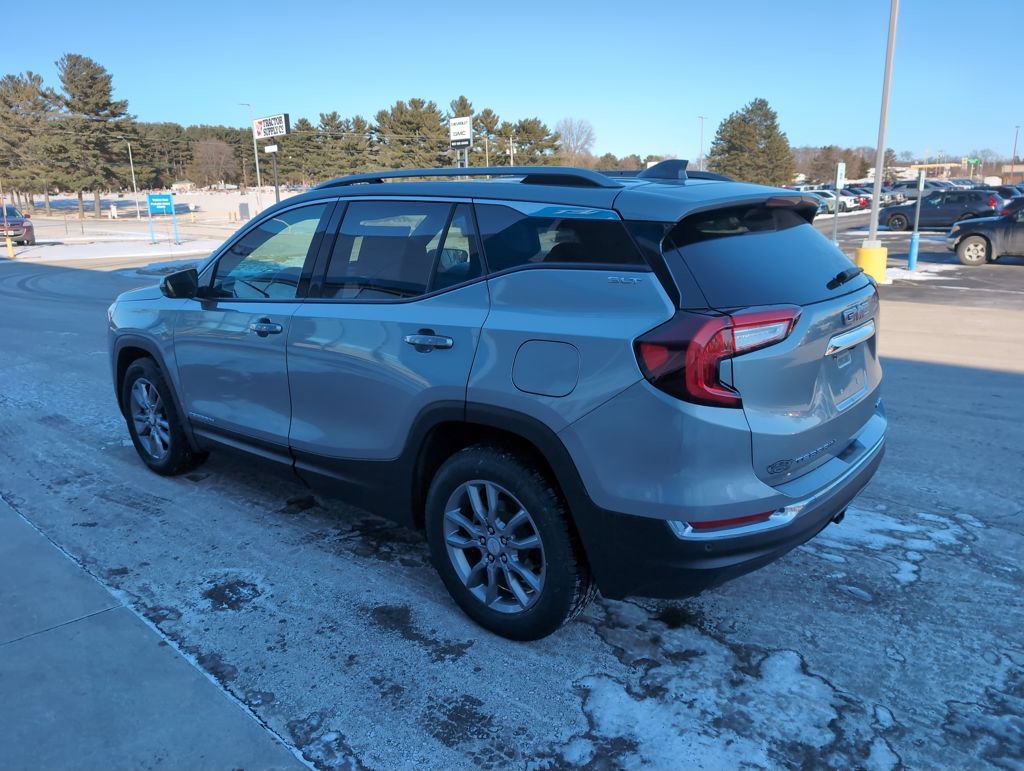 Used 2024 GMC Terrain SLT w/ Infotainment Package II image 6