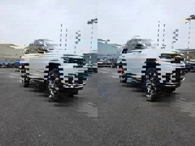 New 2025 Jeep Grand Cherokee L Limited image 9