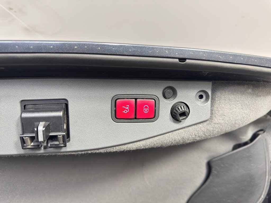 Used 2011 Mercedes-Benz SL 550 image 30