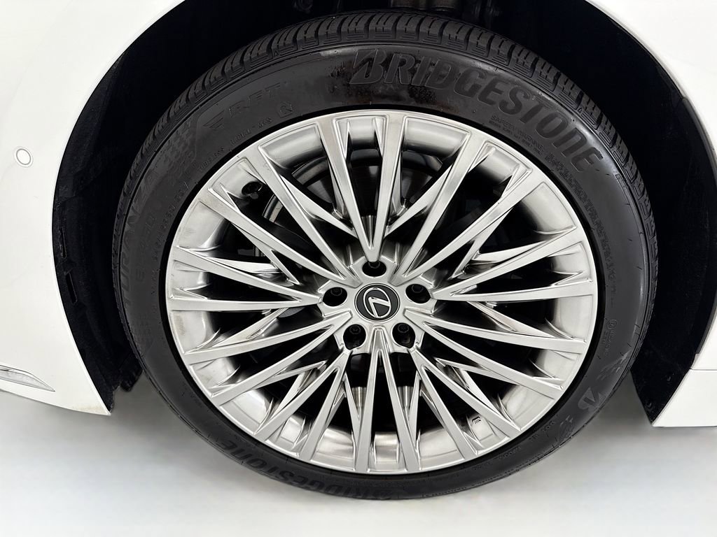 Used 2024 Lexus LS 500 w/ Interior Upgrade Package image 28