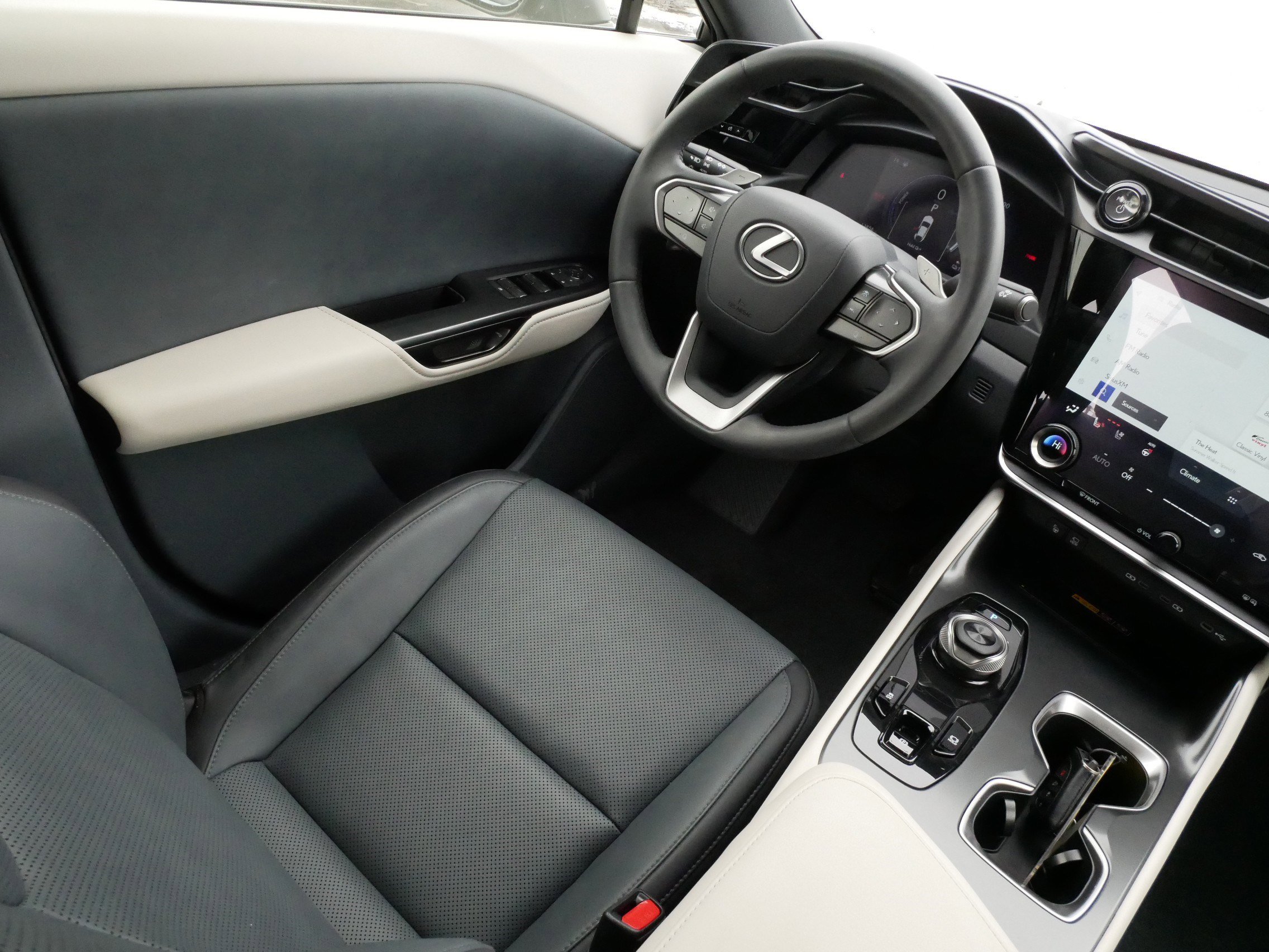 Used 2023 Lexus RZ 450e Premium w/ Technology Package image 9