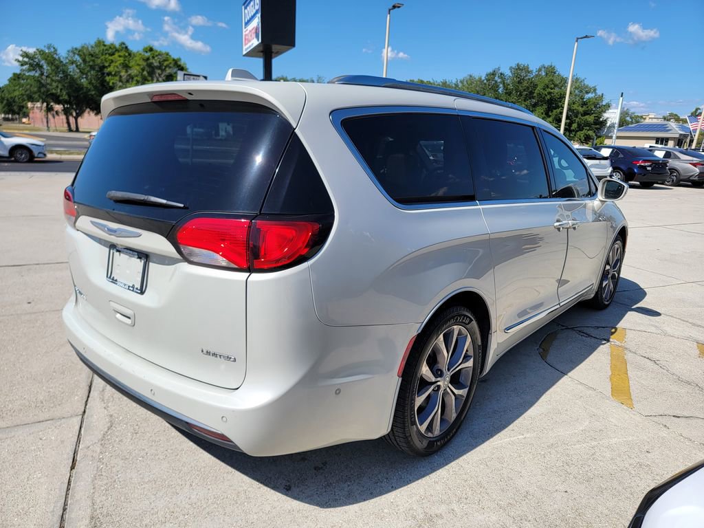 Used 2020 Chrysler Pacifica Limited w/ Tire & Wheel Group FWD image 5