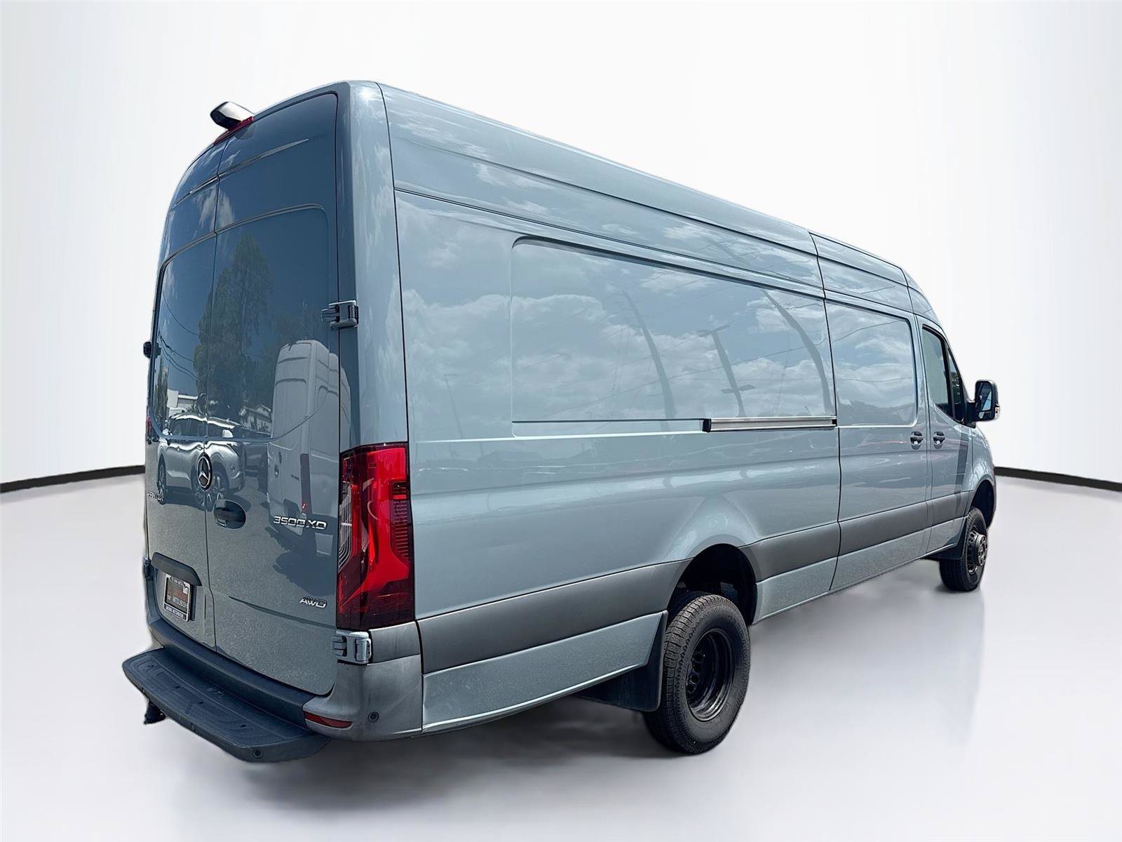 Used 2024 Mercedes-Benz Sprinter 3500 w/ Parking Package image 5