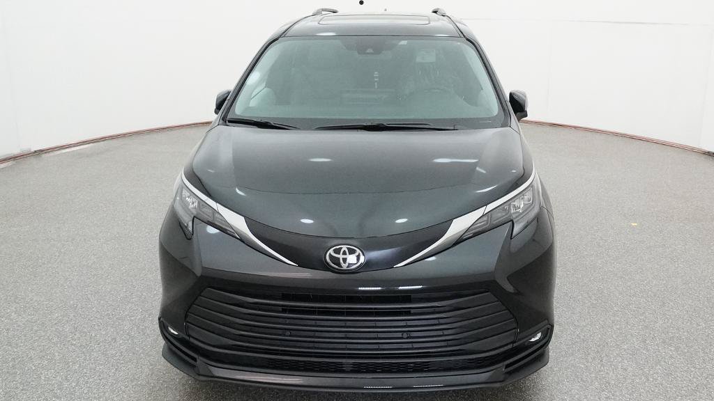 New 2026 Toyota Sienna XLE FWD image 2