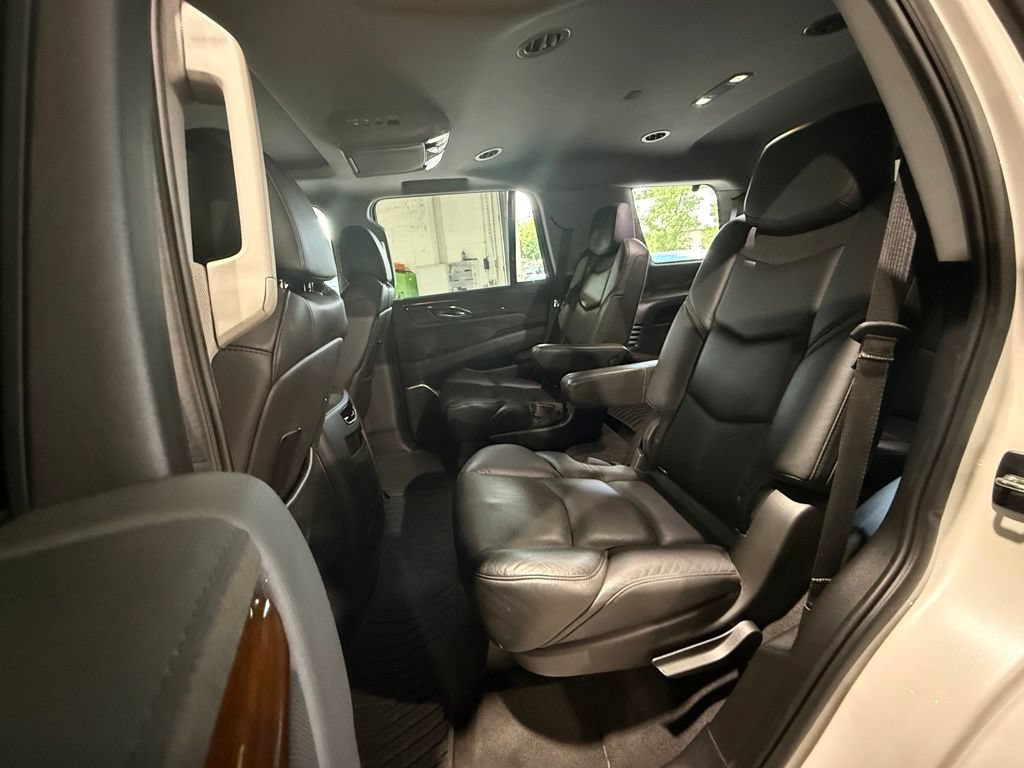 Used 2020 Cadillac Escalade Luxury AWD/4WD image 22