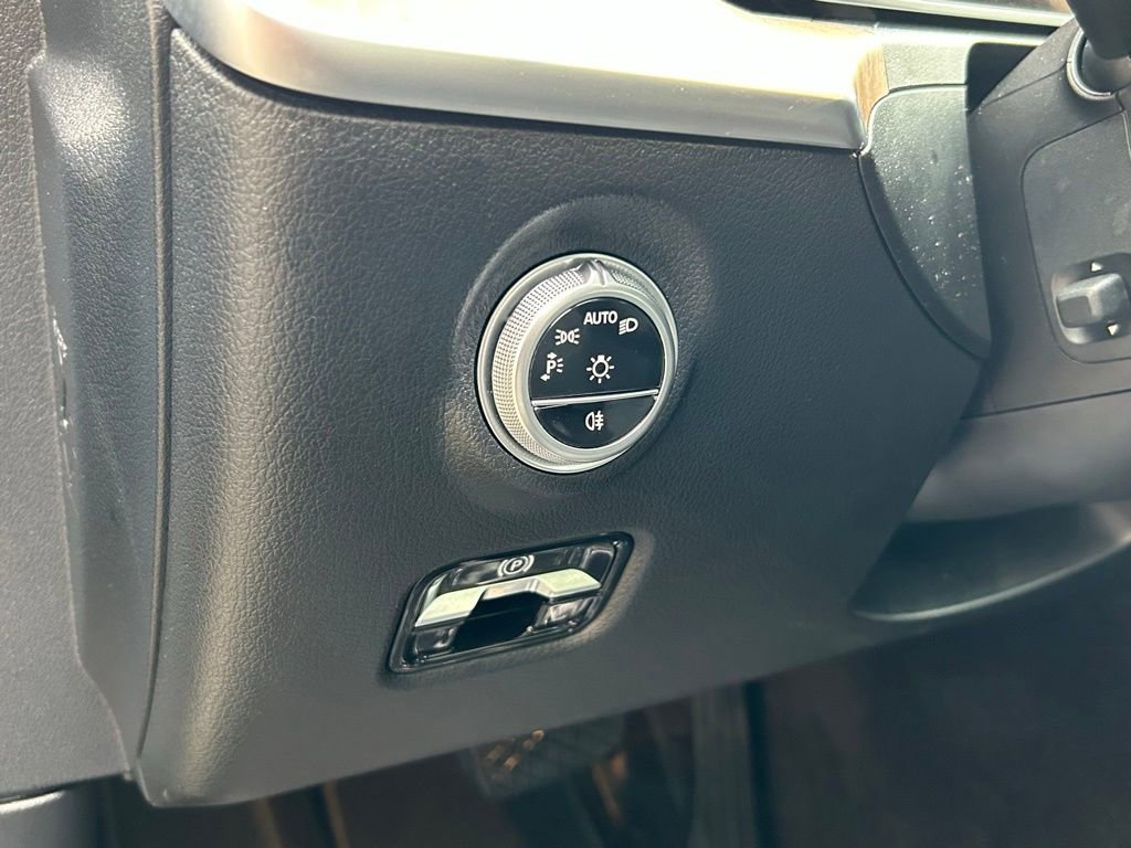 Used 2025 Mercedes-Benz C 300 4MATIC Sedan image 19