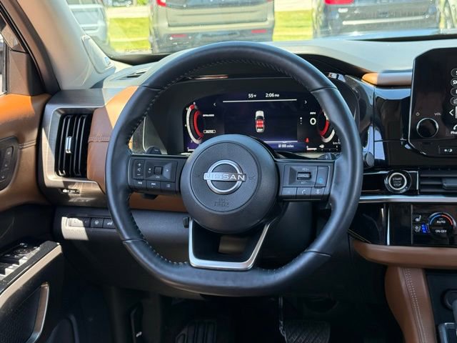 Used 2023 Nissan Pathfinder Platinum w/ Cargo Package AWD/4WD image 9