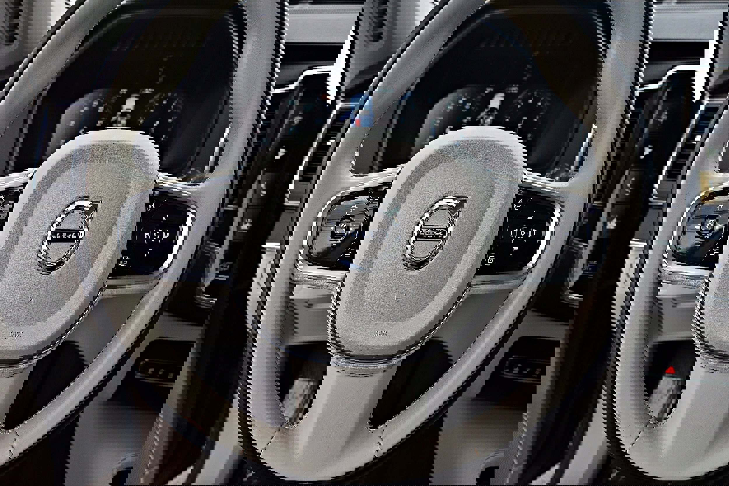 Used 2020 Volvo XC90 T6 Momentum image 7