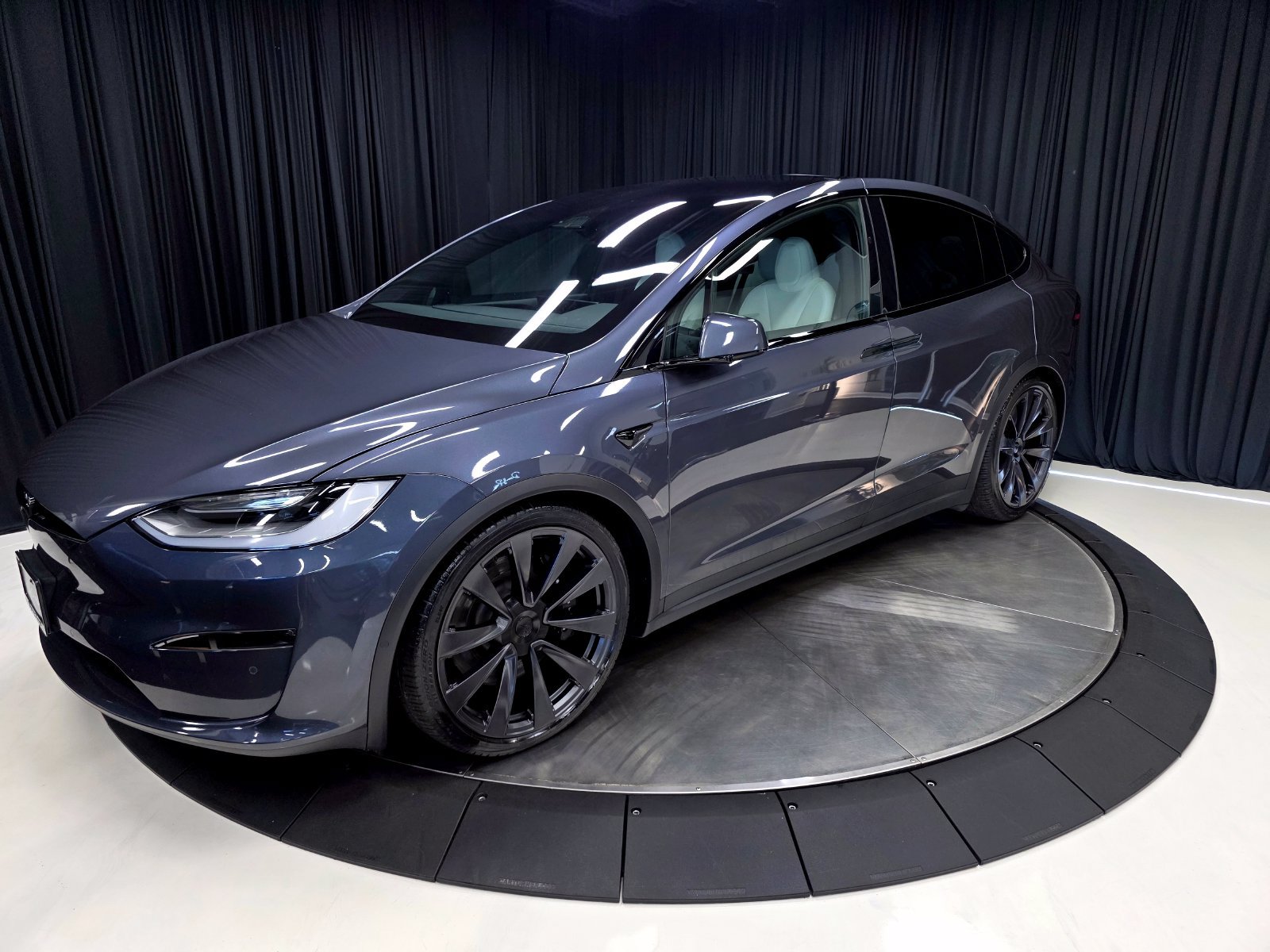 Used 2023 Tesla Model X AWD/4WD image 11