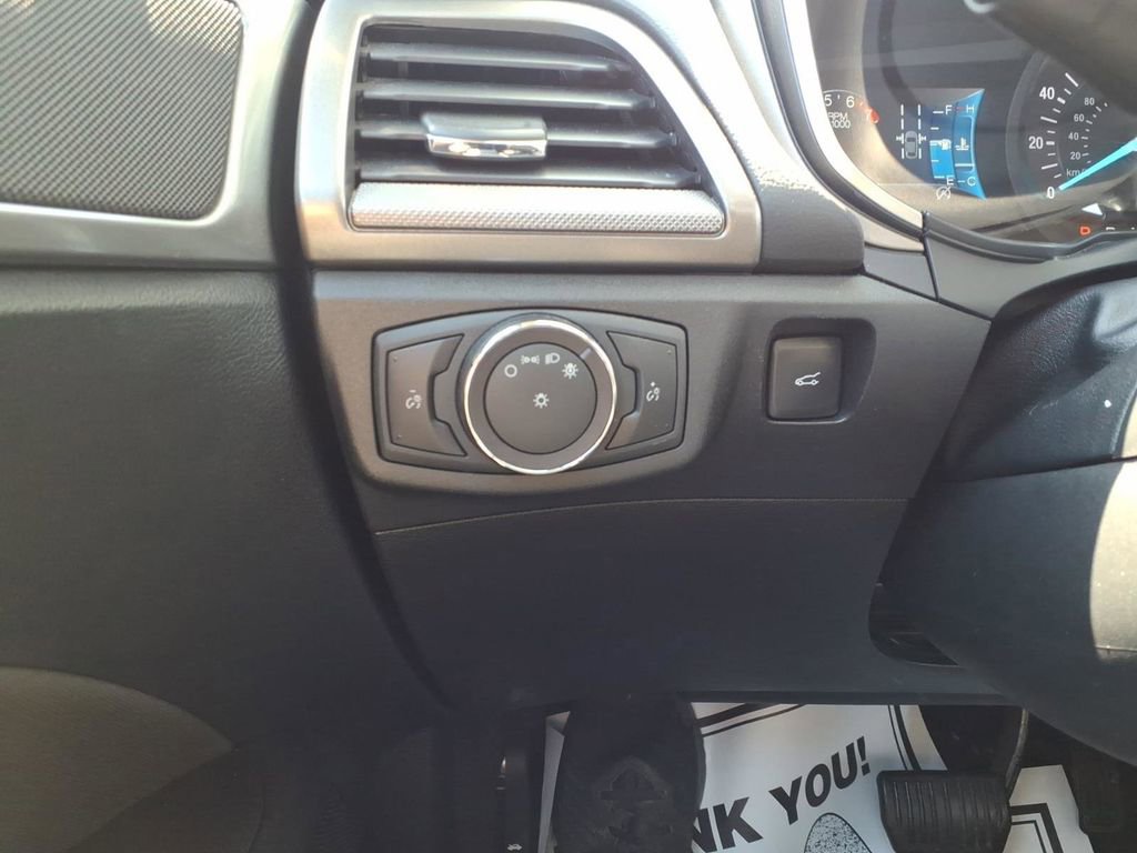Used 2020 Ford Fusion SE FWD image 17