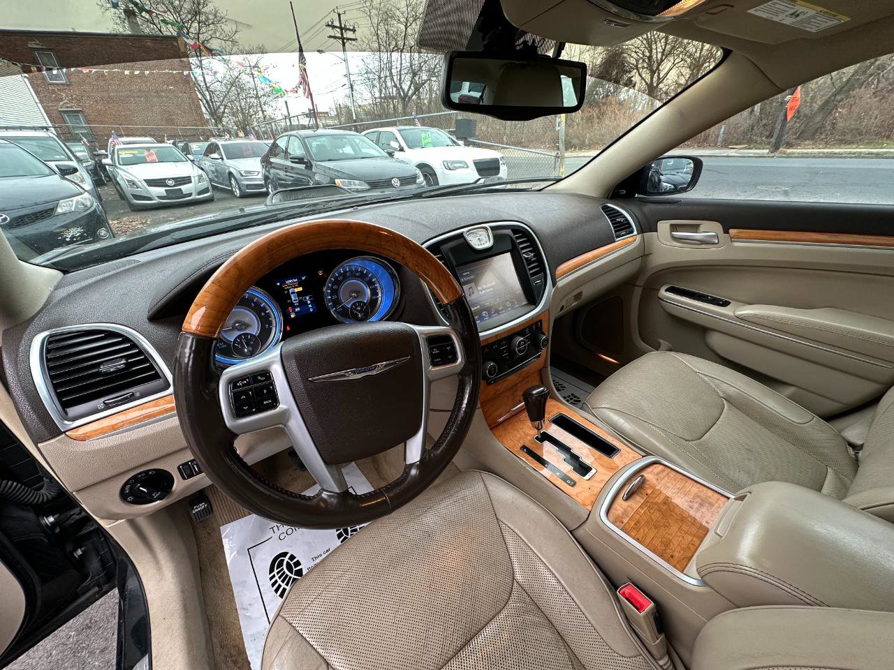 Used 2014 Chrysler 300 C RWD image 30