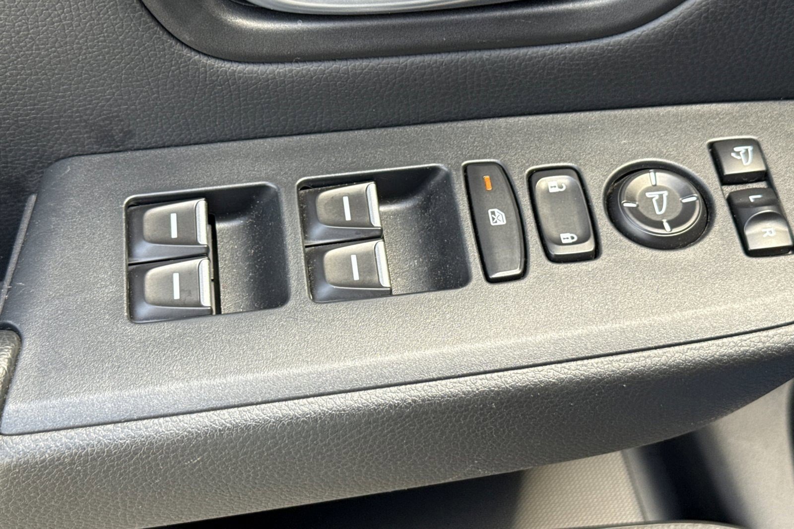 Used 2025 Honda Pilot TrailSport image 12