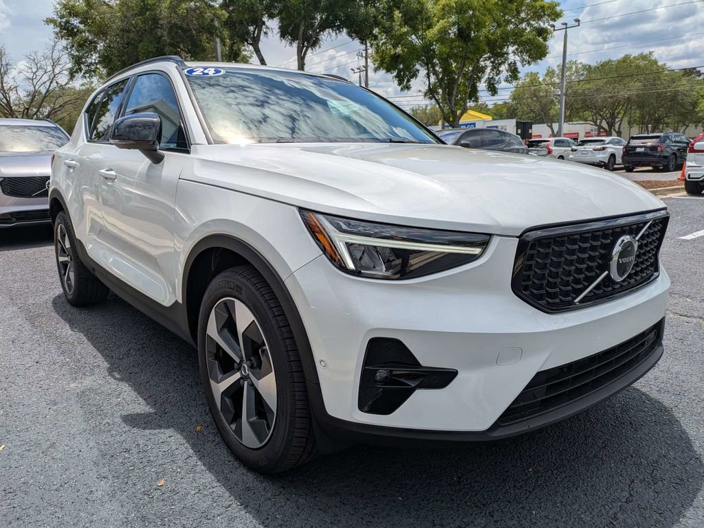 Certified 2024 Volvo XC40 B5 Plus w/ Protection Package Premier AWD/4WD image 8