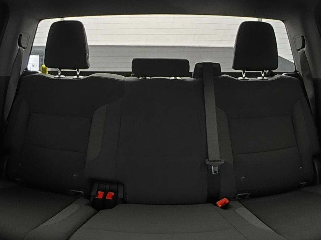 Certified 2025 Chevrolet Silverado 1500 Custom RWD image 10