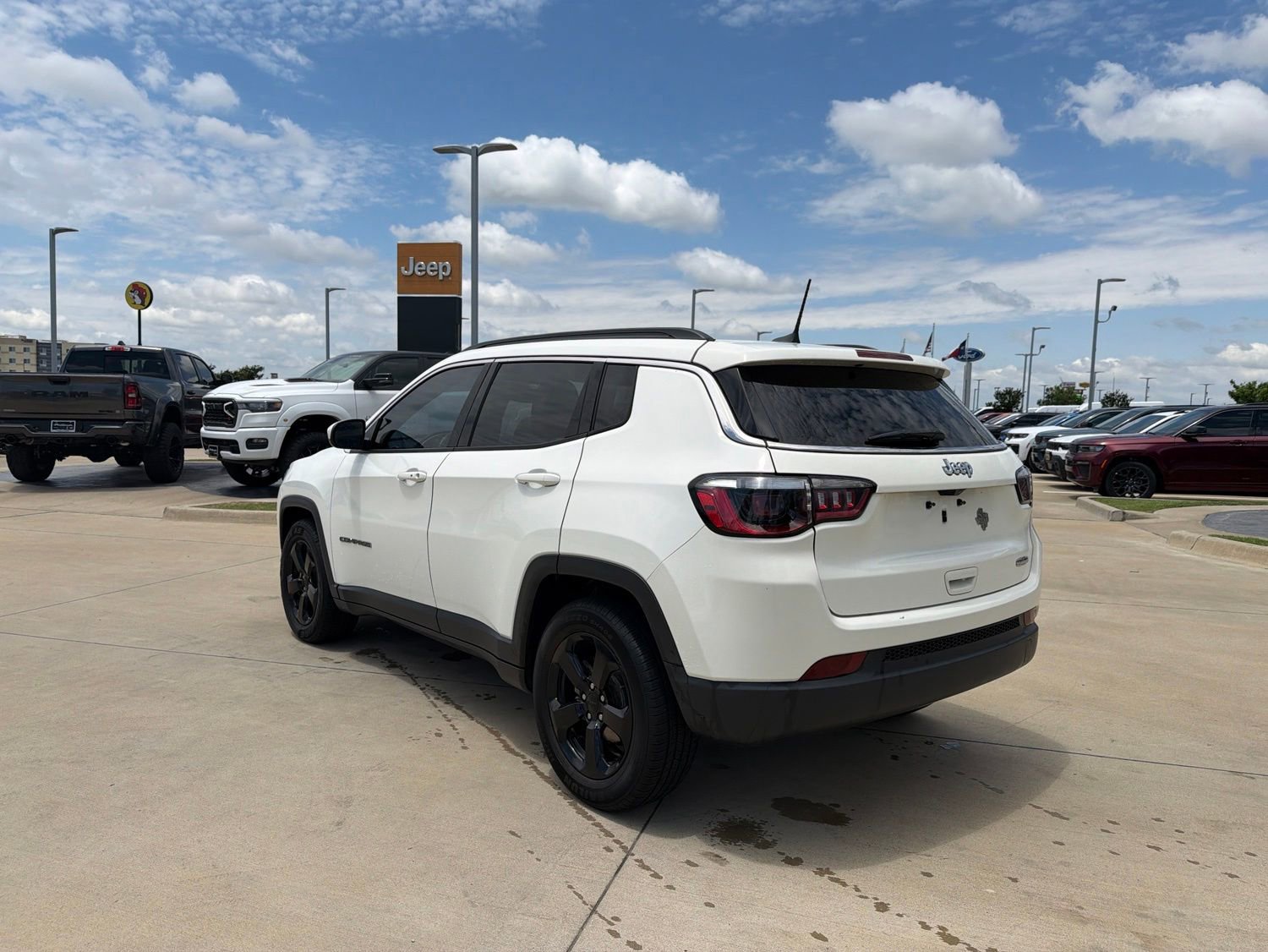 Used 2020 Jeep Compass Latitude FWD image 3