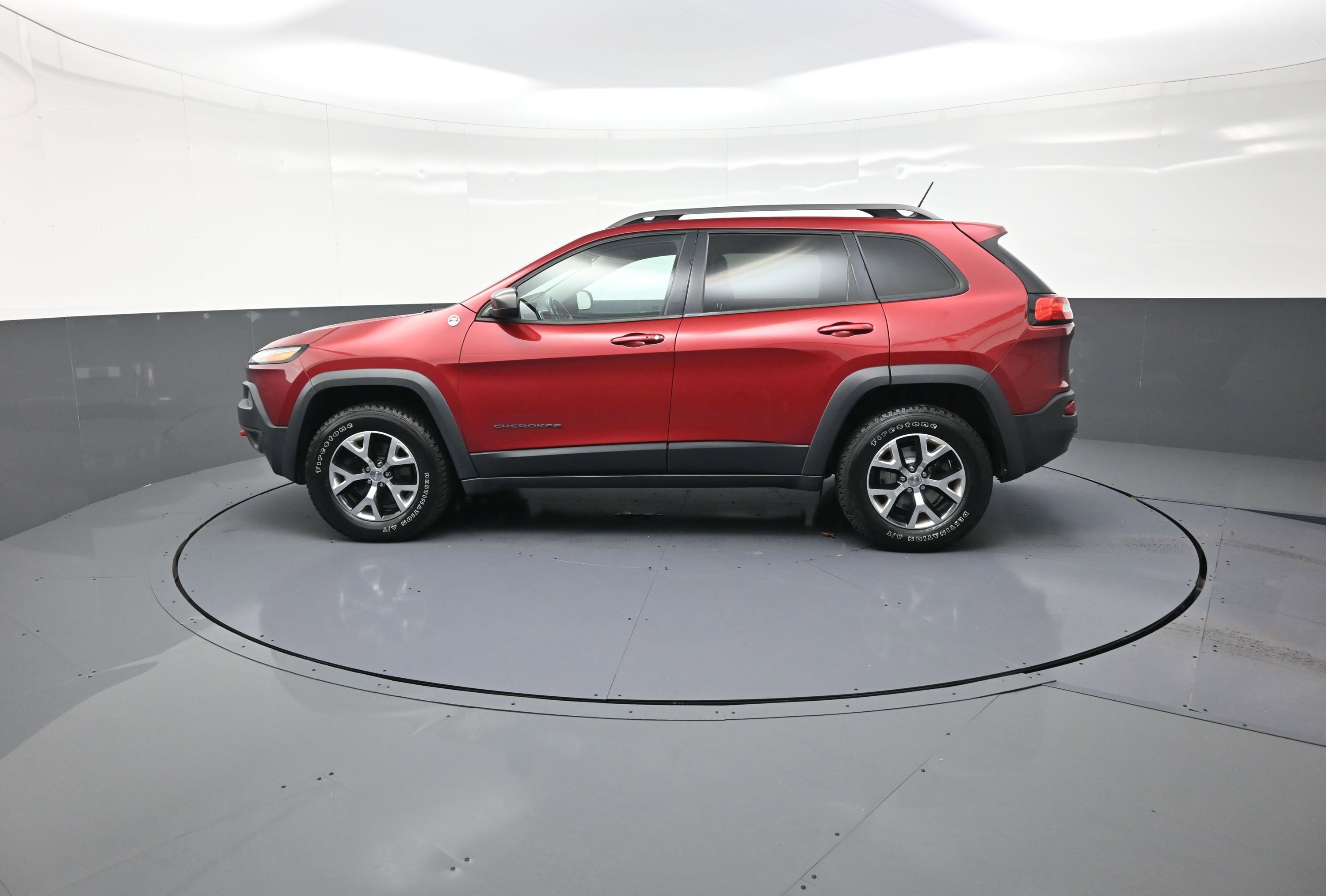 Used 2015 Jeep Cherokee Trailhawk w/ Comfort/Convenience Group image 6