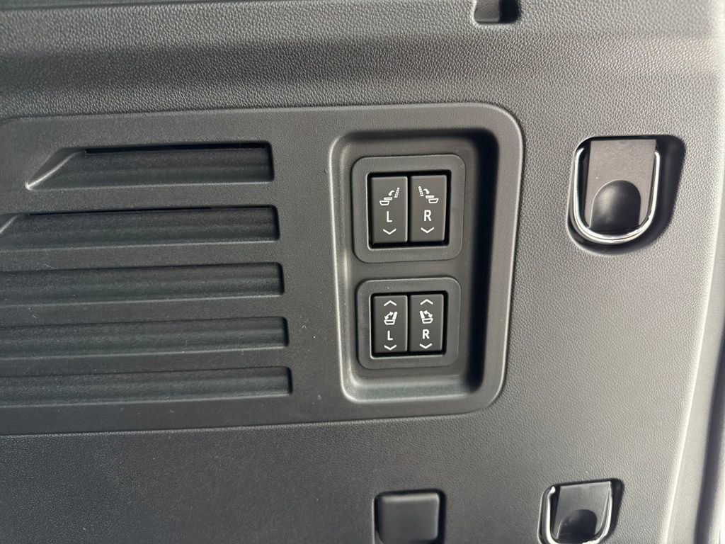 New 2026 Chevrolet Traverse RS image 18