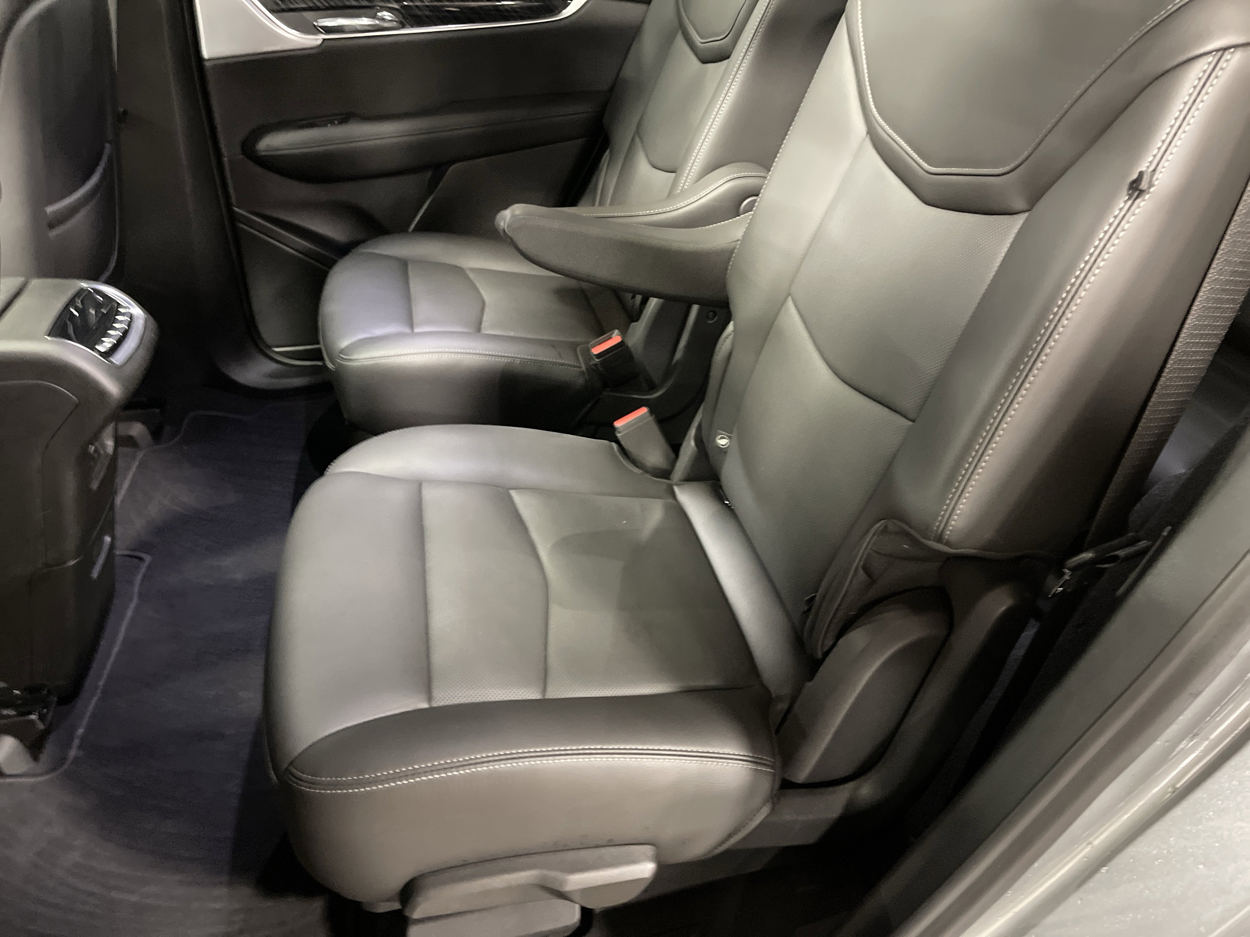 Used 2025 Cadillac XT6 Premium Luxury image 12